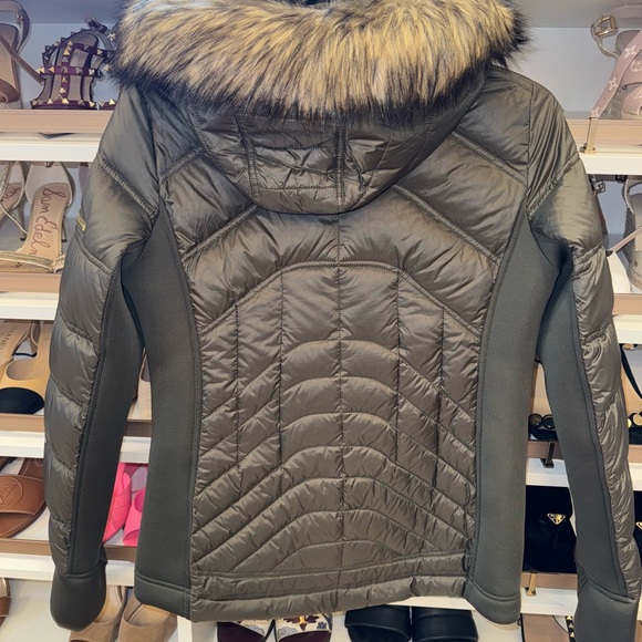 Michael Kors down jacket w/ removable hood - Picture 4 of 11